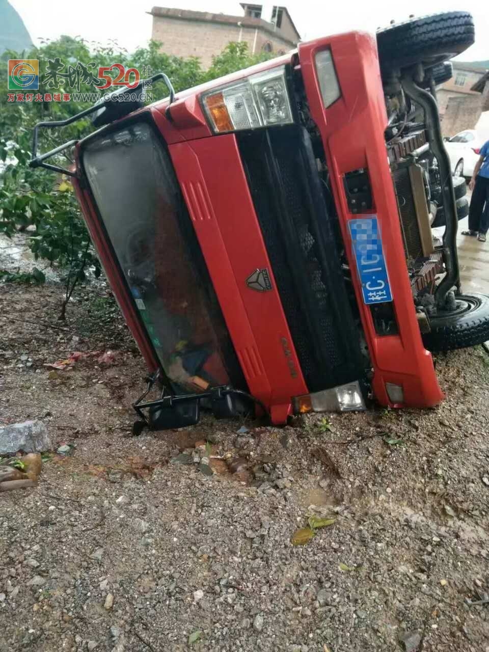 凌晨一点加会发生重大交通事故，司机逃逸，村民去追竟也发生了车祸...86 / 作者:茶江人 / 帖子ID:232435