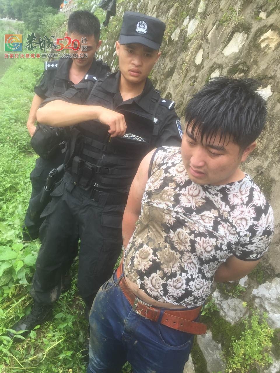 【突发】桂林宁远桥上一女子被捅伤，伤人男子跳河逃跑被民警抓获！966 / 作者:社区小编 / 帖子ID:232760