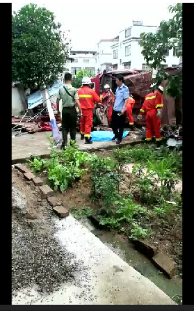 突发！白马大桥拐弯处一辆大车翻车，目前三死一伤！！192 / 作者:罗少爷 / 帖子ID:232938
