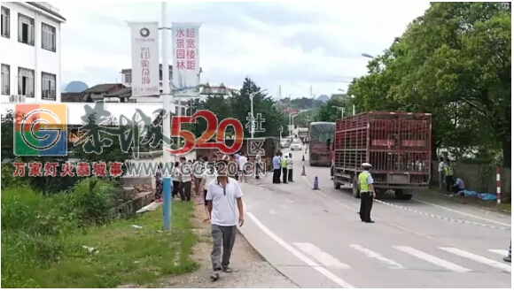 突发！白马大桥拐弯处一辆大车翻车，目前三死一伤！！116 / 作者:罗少爷 / 帖子ID:232938