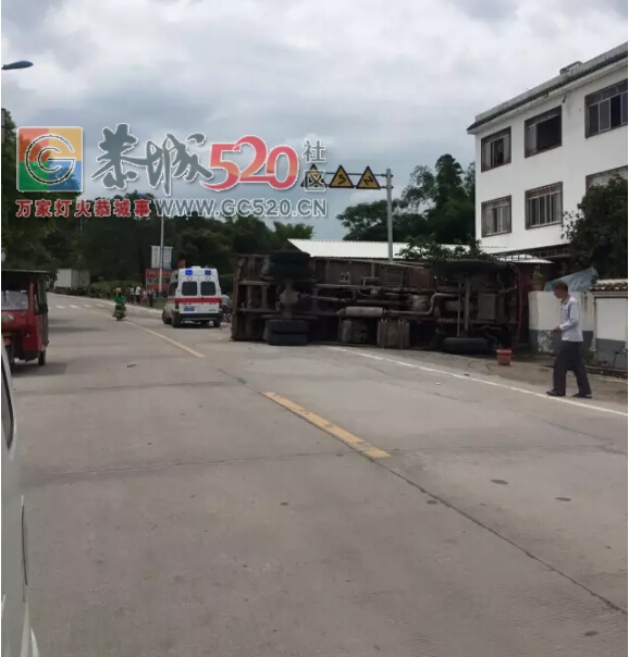 突发！白马大桥拐弯处一辆大车翻车，目前三死一伤！！942 / 作者:罗少爷 / 帖子ID:232938