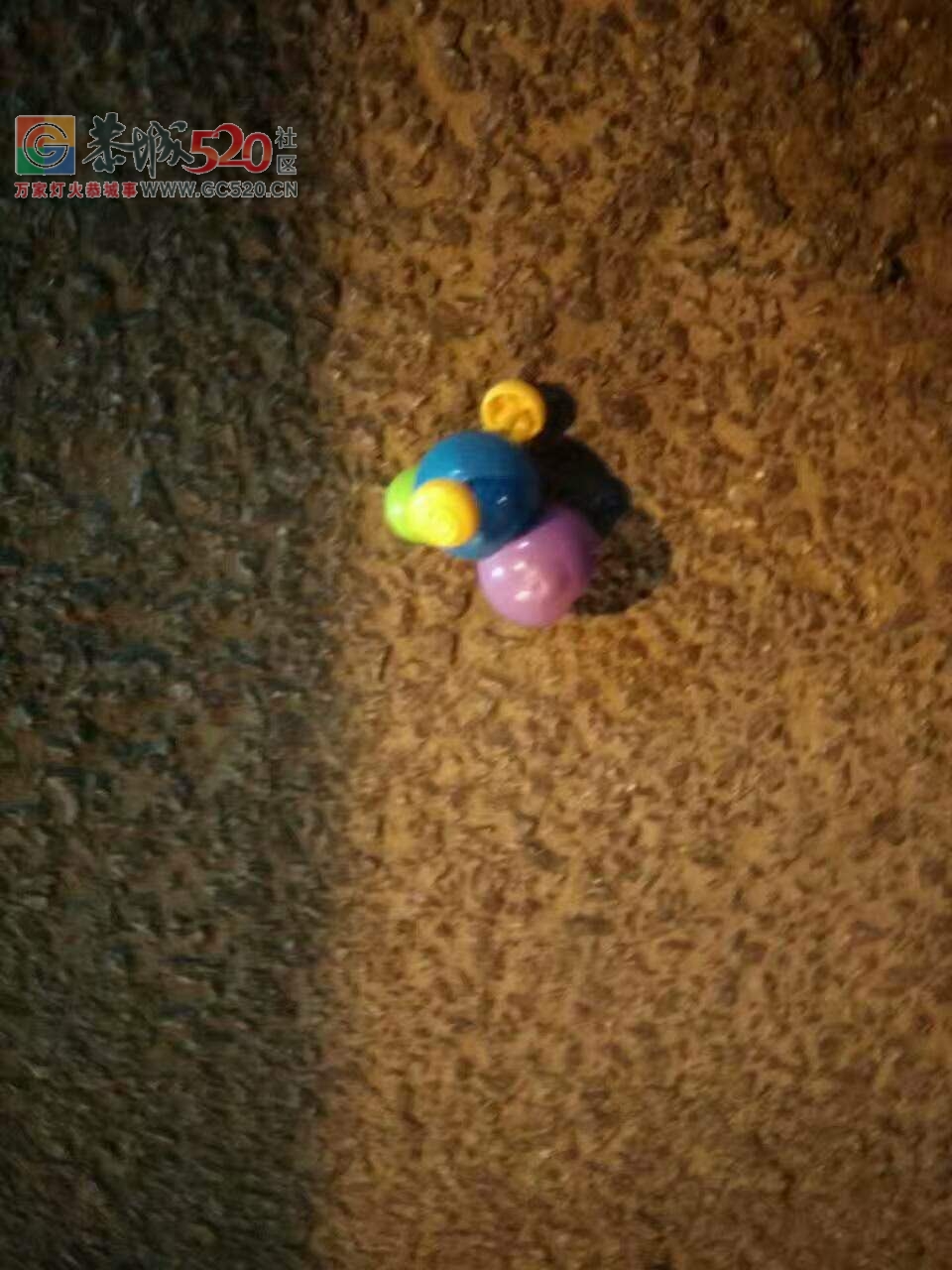 气愤！万福嘉园小区住户三番五次丢东西到人行道，跟物业讲，物业不理还说让我报警！294 / 作者:婷婷妹 / 帖子ID:233085