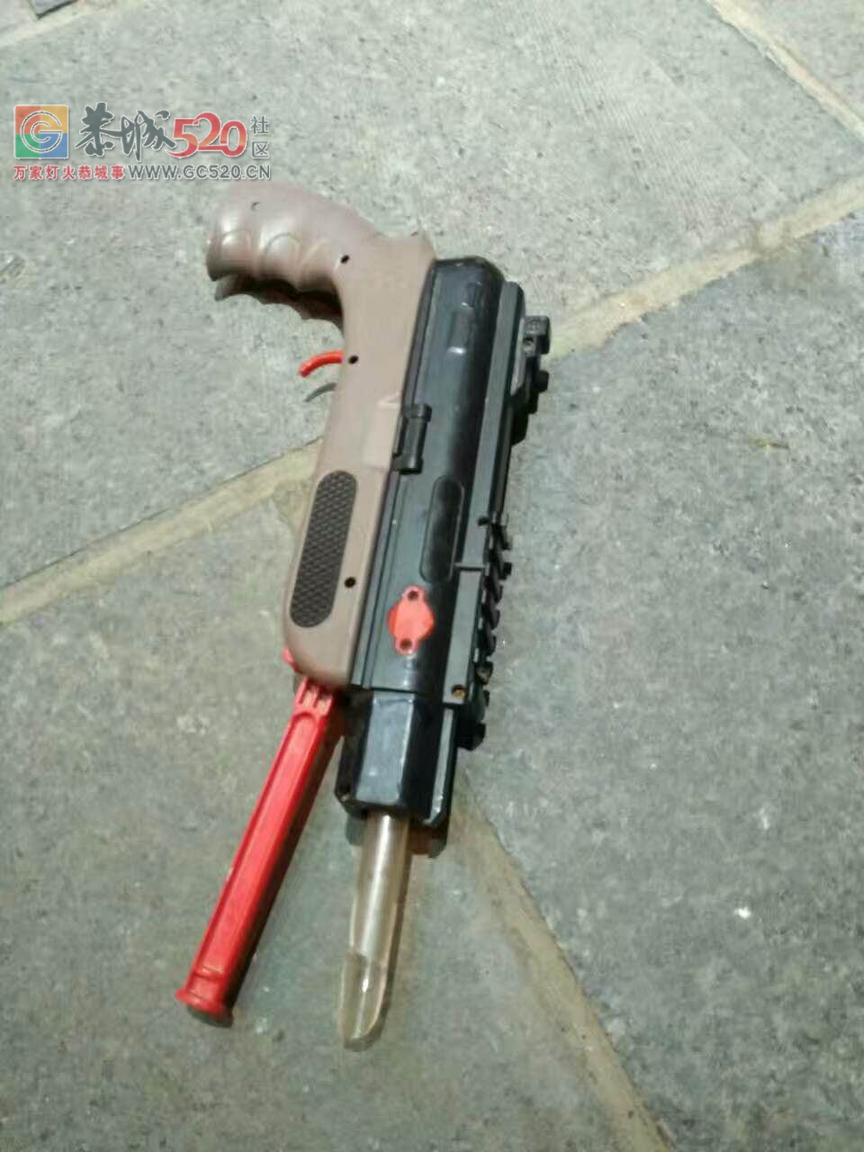 气愤！万福嘉园小区住户三番五次丢东西到人行道，跟物业讲，物业不理还说让我报警！620 / 作者:婷婷妹 / 帖子ID:233085