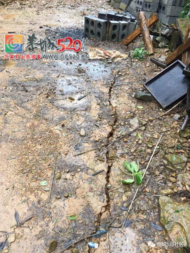 【网友求助】西岭镇营盘村茅坪队一村民家出现大量裂痕...342 / 作者:社区小编 / 帖子ID:233155