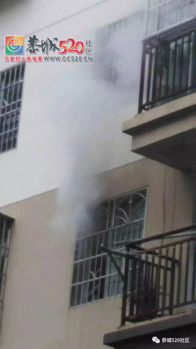 【恭城身边事】平安乡对河村一辆出租车冲下路基； 滨江苑一居民家中冒浓烟；爱车在...80 / 作者:社区小编 / 帖子ID:233384