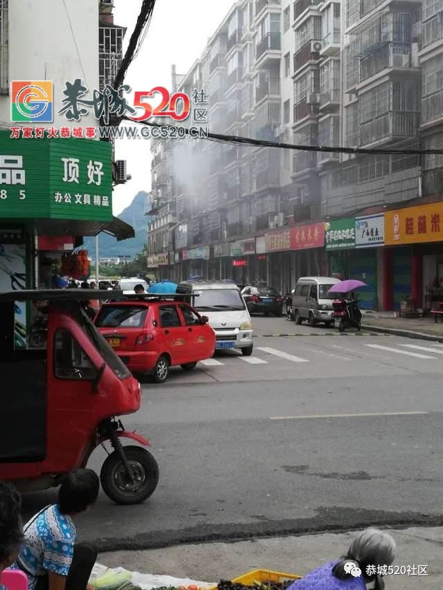 【恭城身边事】平安乡对河村一辆出租车冲下路基； 滨江苑一居民家中冒浓烟；爱车在...277 / 作者:社区小编 / 帖子ID:233384