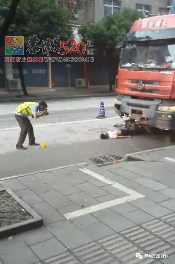 今晨恭城防疫站附近一男子骑摩托车撞上一辆停在路边的大货车，骑摩托男子当场身亡！200 / 作者:社区小编 / 帖子ID:233467