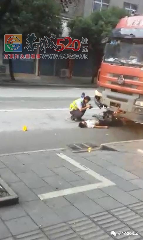 今晨恭城防疫站附近一男子骑摩托车撞上一辆停在路边的大货车，骑摩托男子当场身亡！219 / 作者:社区小编 / 帖子ID:233467