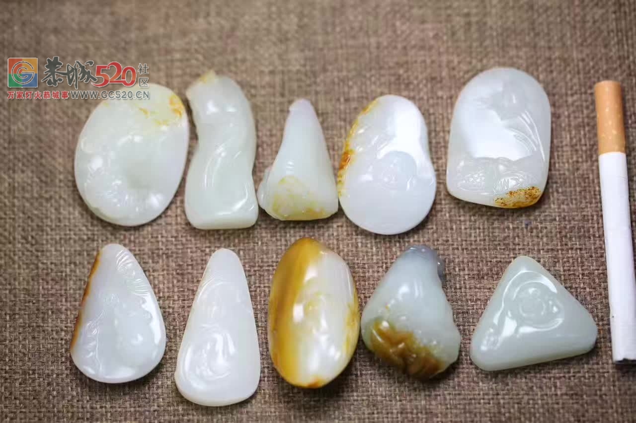 特价出十块和田玉吊坠（可单出）54 / 作者:晚霞行千里 / 帖子ID:233522
