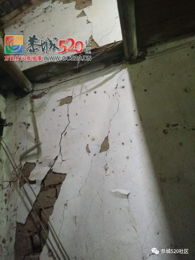 【恭城身边事】平安乡土陂村五保户房屋横梁断裂；滨江苑金狮酒楼门口两车亲密接触...765 / 作者:社区小编 / 帖子ID:233526