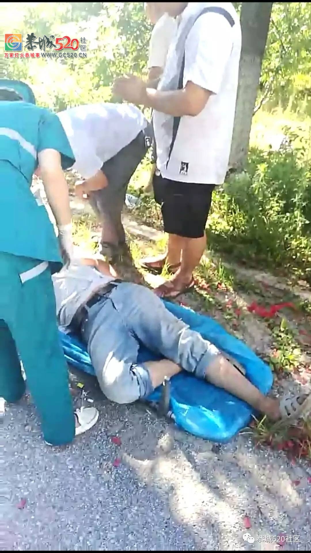 【突发】昨天下午嘉会镇麒麟山路段一摩托车因车速过快撞上路旁大车，造成一死一伤199 / 作者:社区小编 / 帖子ID:233568