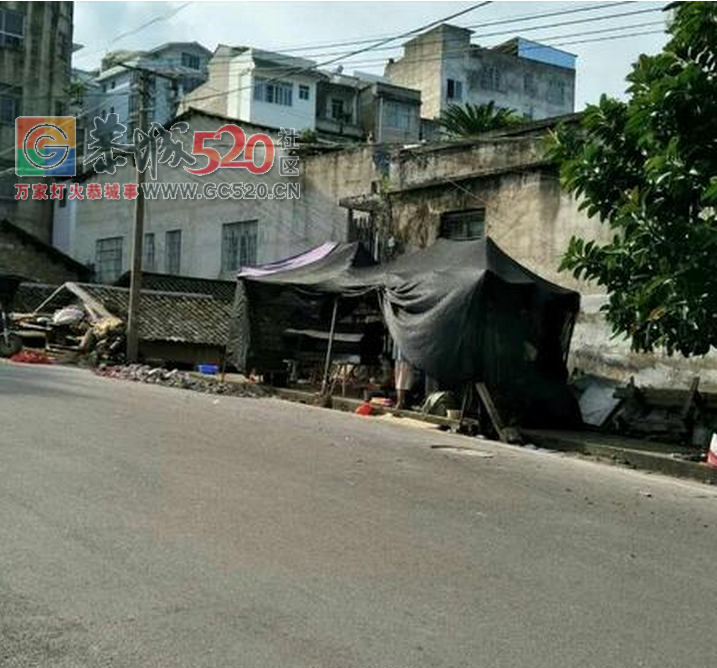 突发！一男子在县医院上坡处疑因天气太热引起心脏病发作，几分钟后死亡！934 / 作者:baby甜心 / 帖子ID:233663