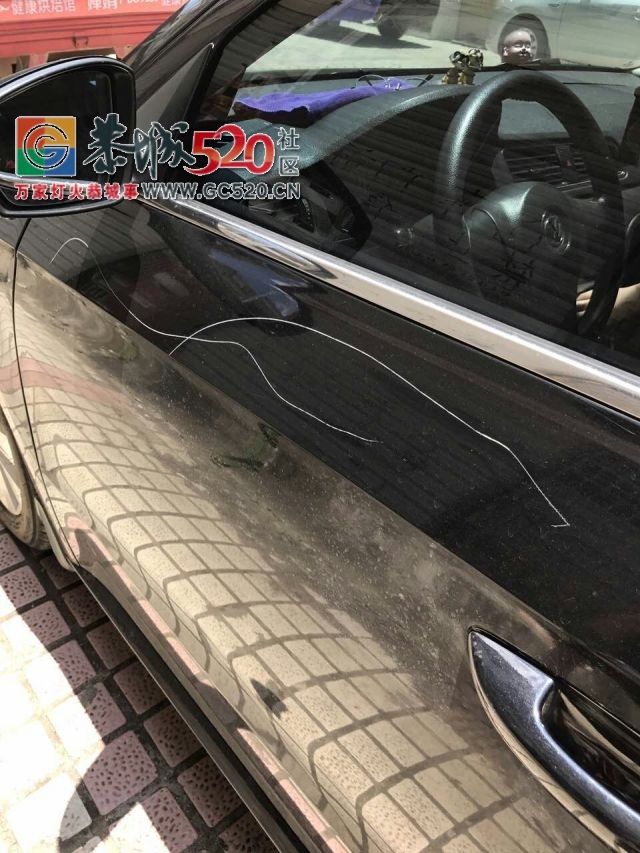 【恭城身边事】滨江菜市一小车无故遭殃；和平一水泥路成硬伤；百香果遇上强降雨；...3 / 作者:社区小编 / 帖子ID:233694