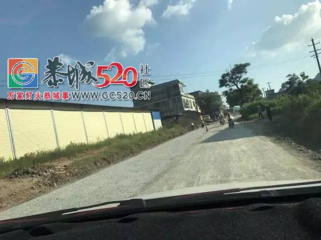 【恭城身边事】滨江菜市一小车无故遭殃；和平一水泥路成硬伤；百香果遇上强降雨；...343 / 作者:社区小编 / 帖子ID:233694