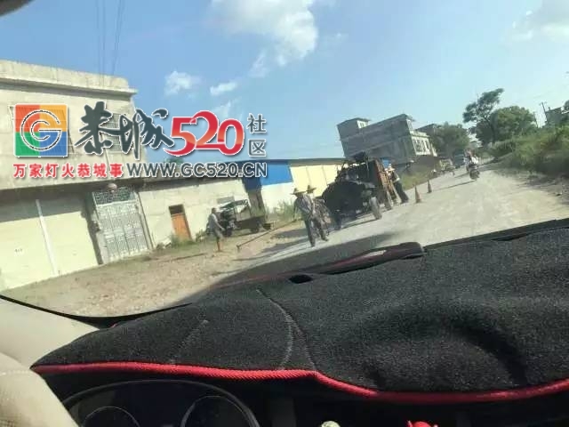 【恭城身边事】滨江菜市一小车无故遭殃；和平一水泥路成硬伤；百香果遇上强降雨；...144 / 作者:社区小编 / 帖子ID:233694