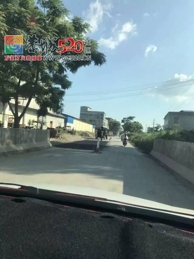 【恭城身边事】滨江菜市一小车无故遭殃；和平一水泥路成硬伤；百香果遇上强降雨；...89 / 作者:社区小编 / 帖子ID:233694