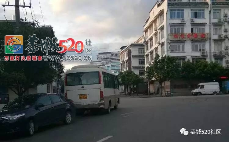 【恭城身边事】九板庙会路边停车乱收费；九板赶会期遭遇扬尘；观音干里源口大车堵...377 / 作者:社区小编 / 帖子ID:233748