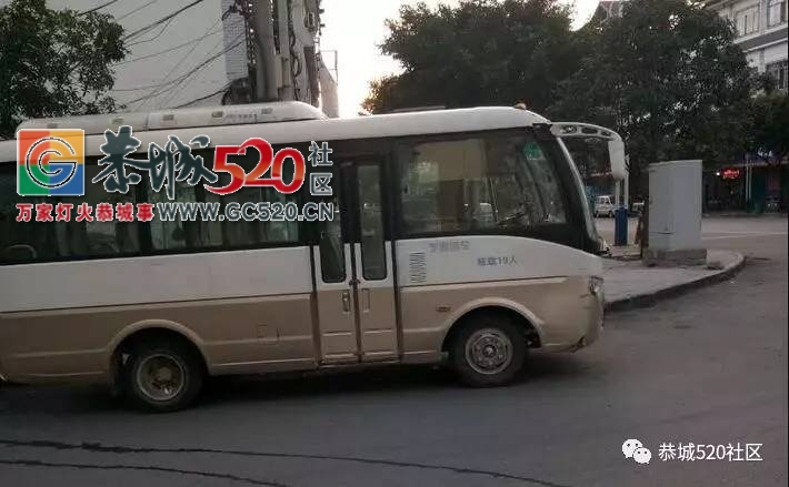 【恭城身边事】九板庙会路边停车乱收费；九板赶会期遭遇扬尘；观音干里源口大车堵...770 / 作者:社区小编 / 帖子ID:233748
