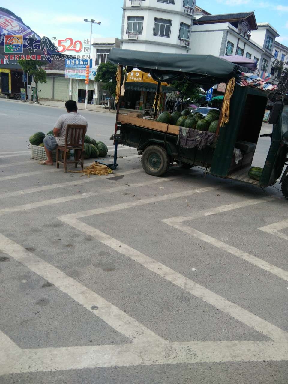 曝光！莲花往三江和同安路段的十字路口又有人乱在摆卖东西！542 / 作者:baby甜心 / 帖子ID:233784