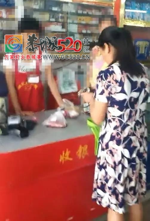 【恭城身边事】西河口附近一对男女街边热吻，被网友拍下；一中年女子在恭城某超市...298 / 作者:社区小编 / 帖子ID:233858