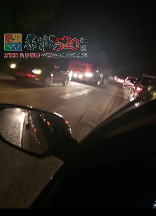 高州砖场路段降坡变单行线，施工单位为什么没派人指挥放行?174 / 作者:小小牵牛花 / 帖子ID:234023