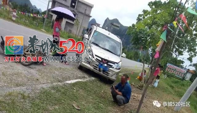 【车祸】嘉会九板路口一面包车与摩托车相撞，两人受伤！521 / 作者:社区小编 / 帖子ID:234073