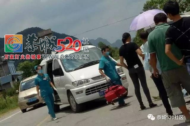 【车祸】嘉会九板路口一面包车与摩托车相撞，两人受伤！732 / 作者:社区小编 / 帖子ID:234073