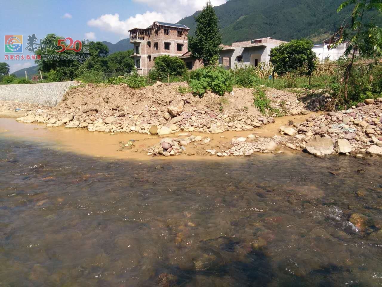 音乡水滨莲花村后山脚下这几天突然冒出大量浑水是怎么回事？164 / 作者:何明明 / 帖子ID:234103