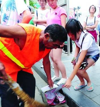 刚刚，37℃高温，恭城街头发生的真实一幕，必须告诉大家！356 / 作者:社区小编 / 帖子ID:234171