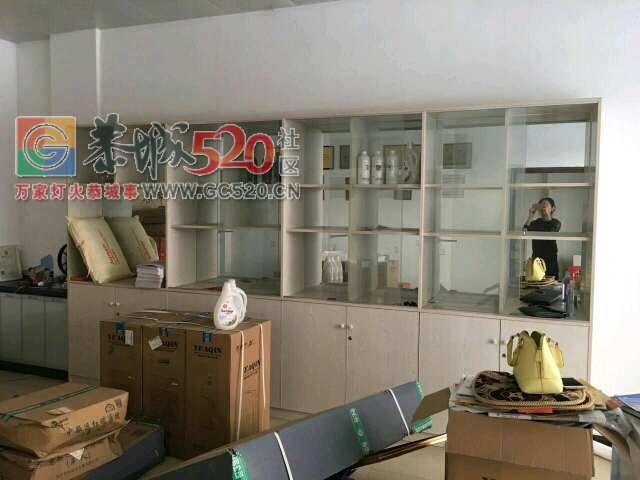 处理中！还剩一台NEC投影仪和一套展示柜265 / 作者:妖嘟 / 帖子ID:234355