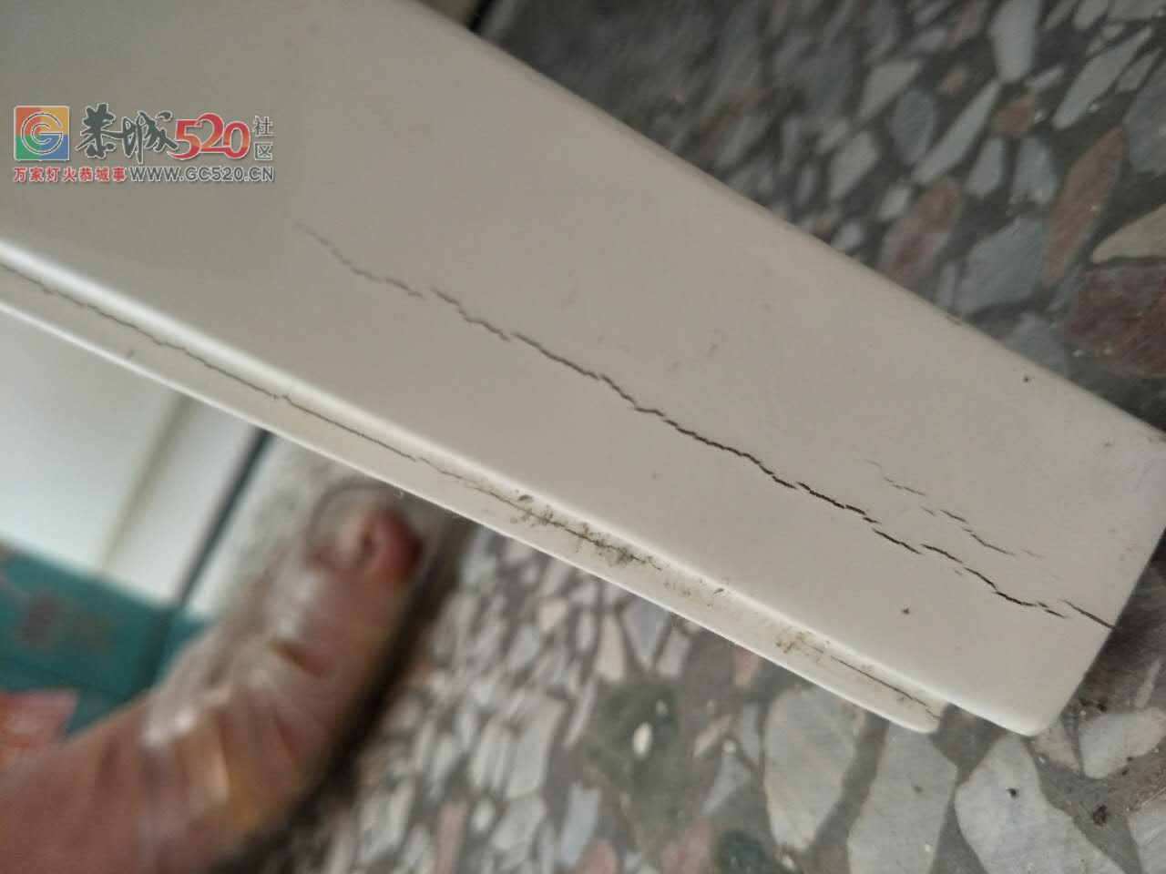 在恭城全友买的半年就开裂了,现在让他们帮修都不管728 / 作者:哟西 / 帖子ID:234367