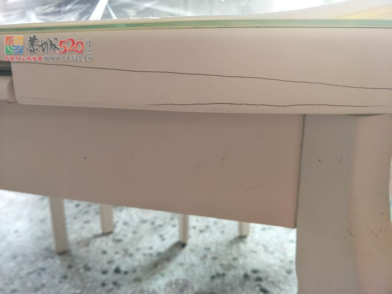 在恭城全友买的半年就开裂了,现在让他们帮修都不管610 / 作者:哟西 / 帖子ID:234367