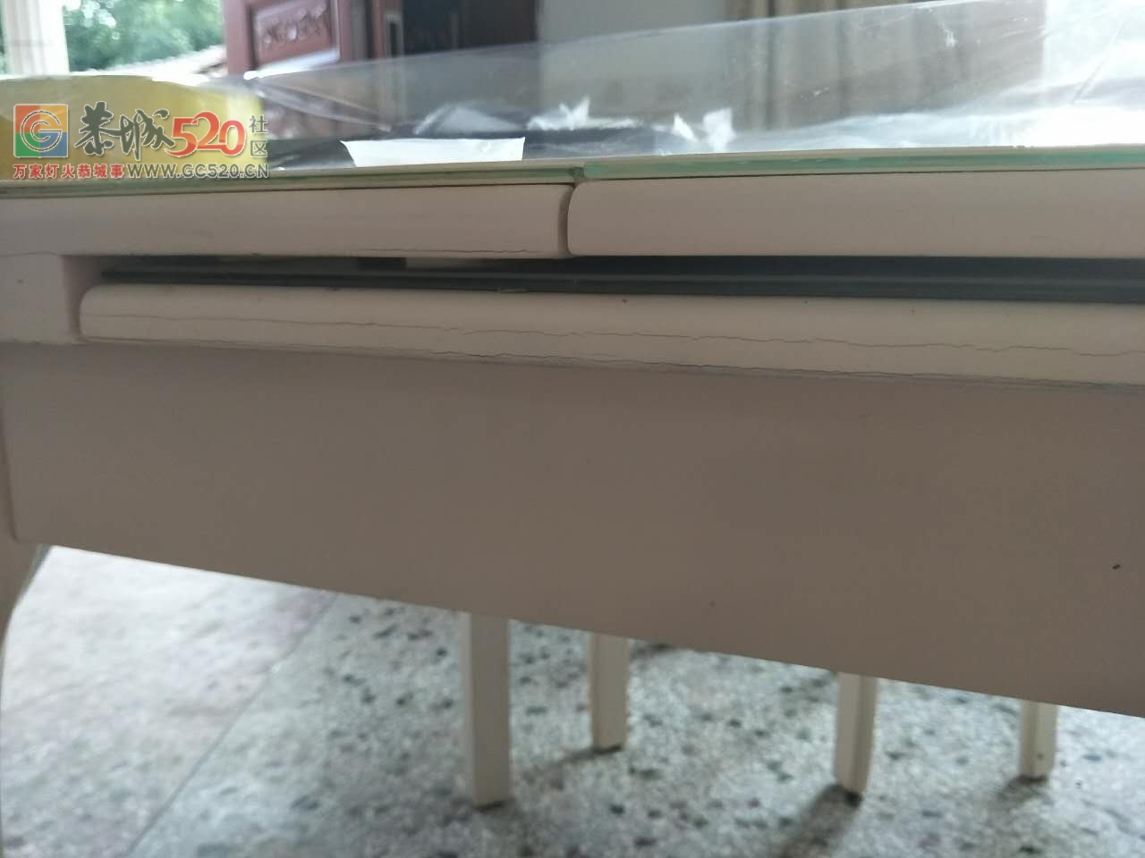 在恭城全友买的半年就开裂了,现在让他们帮修都不管832 / 作者:哟西 / 帖子ID:234367
