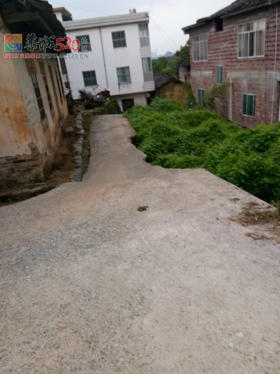对河村这路坏了几年了都呗得人来修，前段时间还有架出租车在这挨紧。。。。335 / 作者:正在输入中 / 帖子ID:234620
