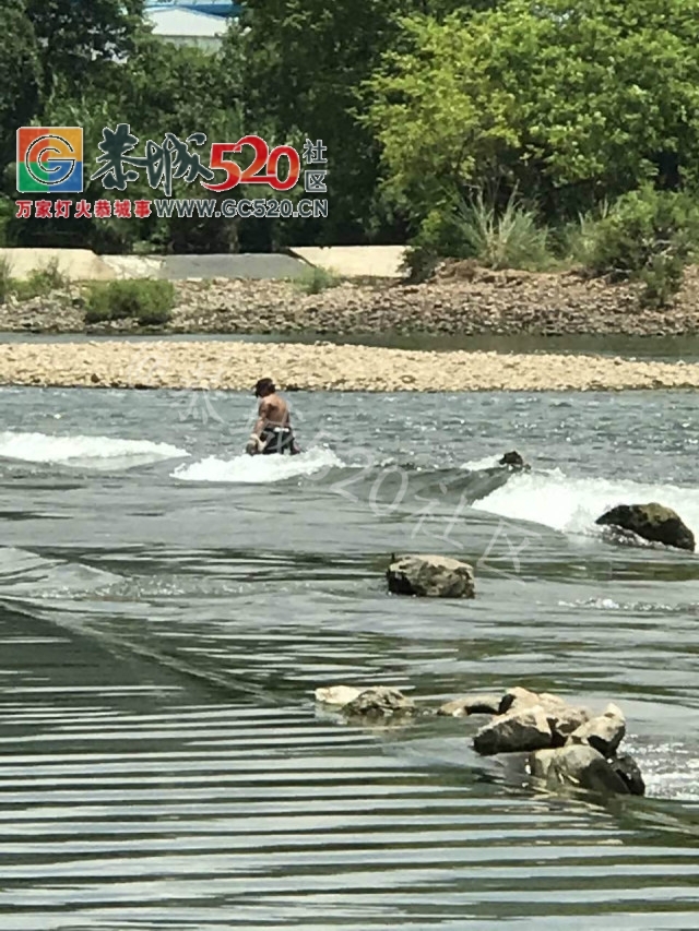 【恭城身边事】今天下午黄家圳高铁桥底有人拿电鱼机电鱼，对于电鱼你怎么看？420 / 作者:社区小编 / 帖子ID:234755
