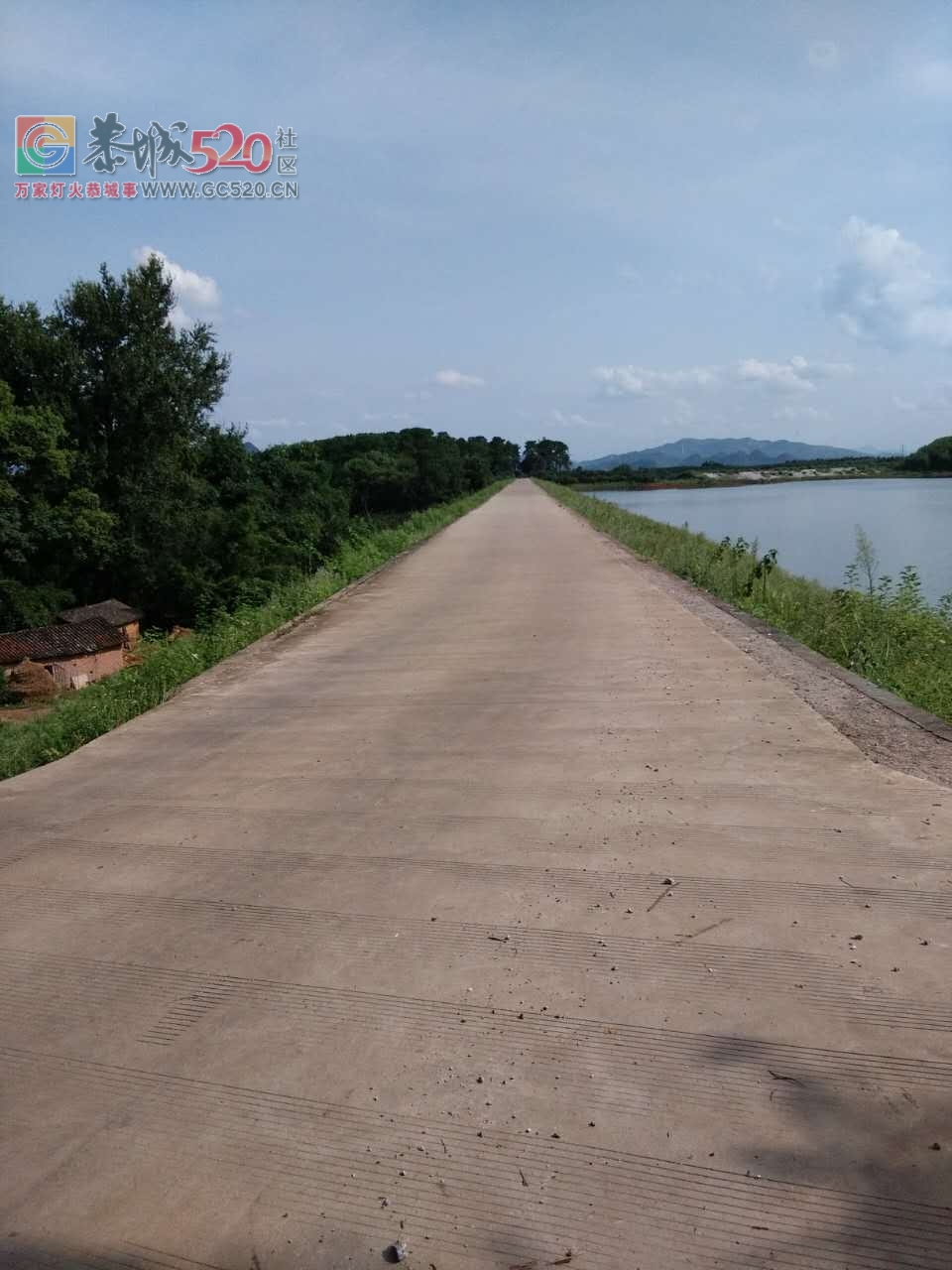 豪洞水库路段，路修好多年了，现在还没有护栏，就怕出点什么事情330 / 作者:讲不出神 / 帖子ID:234843