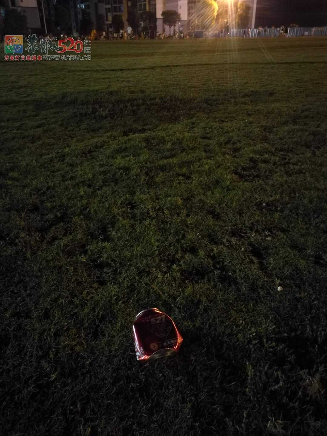 体育馆随处可见的垃圾隐患多多，有你丢的吗765 / 作者:离人泪 / 帖子ID:234998