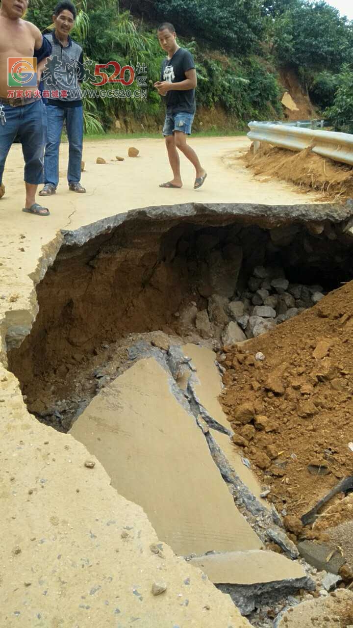 通往兰洞水库的路，车辆超载压蹦路了。。。。937 / 作者:边吃边拉 / 帖子ID:235073