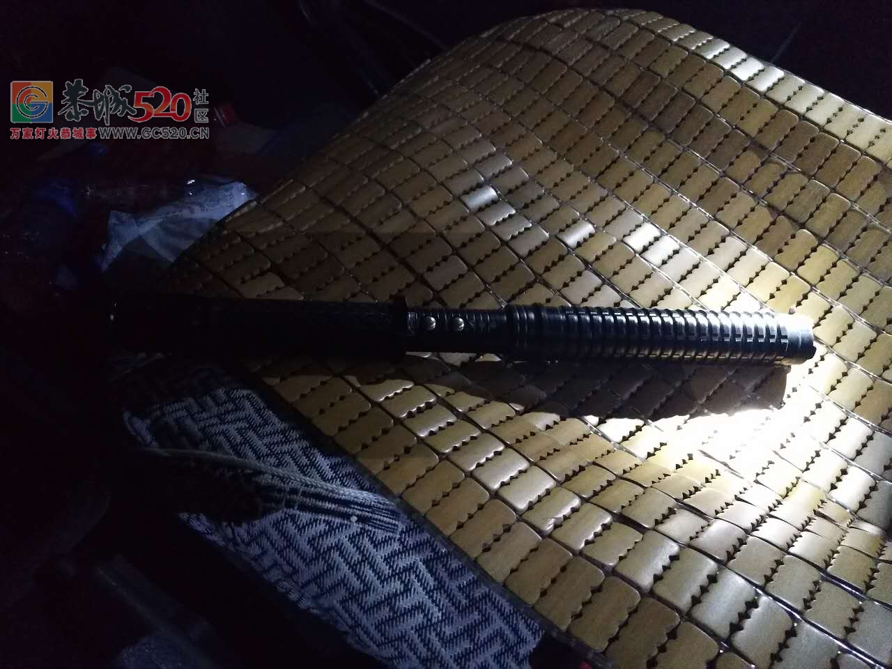 昨晚在栗木马头寨村外停了辆面包车怀疑是偷东西的，起来四五十个人，就蹲了个捡螺狮的699 / 作者:分叉路口 / 帖子ID:235240