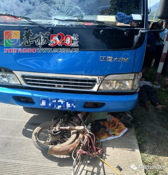 【车祸】 莲花东寨路段一货车撞上电单车，一老人受伤丨 虎尾加油站一湘M牌小车撞上...953 / 作者:社区小编 / 帖子ID:235266