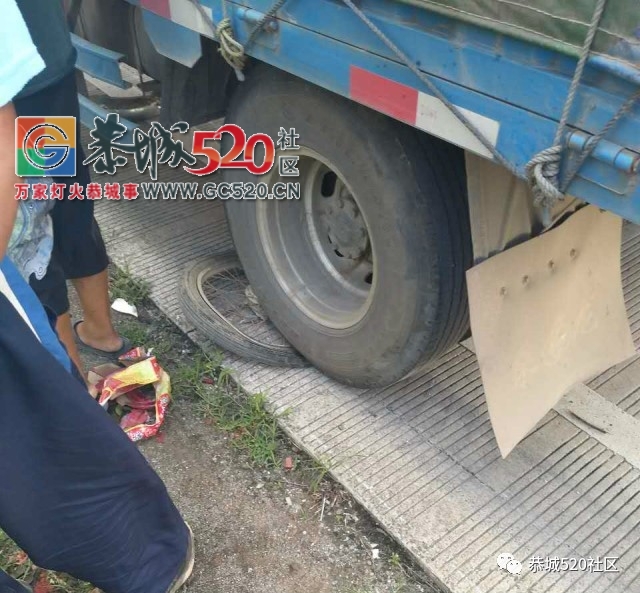 【车祸】 莲花东寨路段一货车撞上电单车，一老人受伤丨 虎尾加油站一湘M牌小车撞上...628 / 作者:社区小编 / 帖子ID:235266