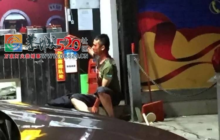 桂林一男子为何全身是血瘫坐在路边261 / 作者:花开似花落、 / 帖子ID:235336