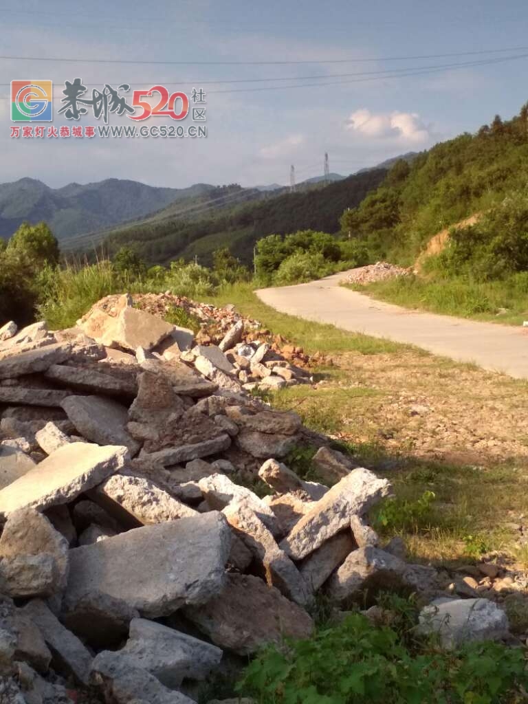 龙虎乡实乐村河边变建筑垃圾场了，希望有关部门能及时作出调查处理817 / 作者:歌声回荡 / 帖子ID:235551