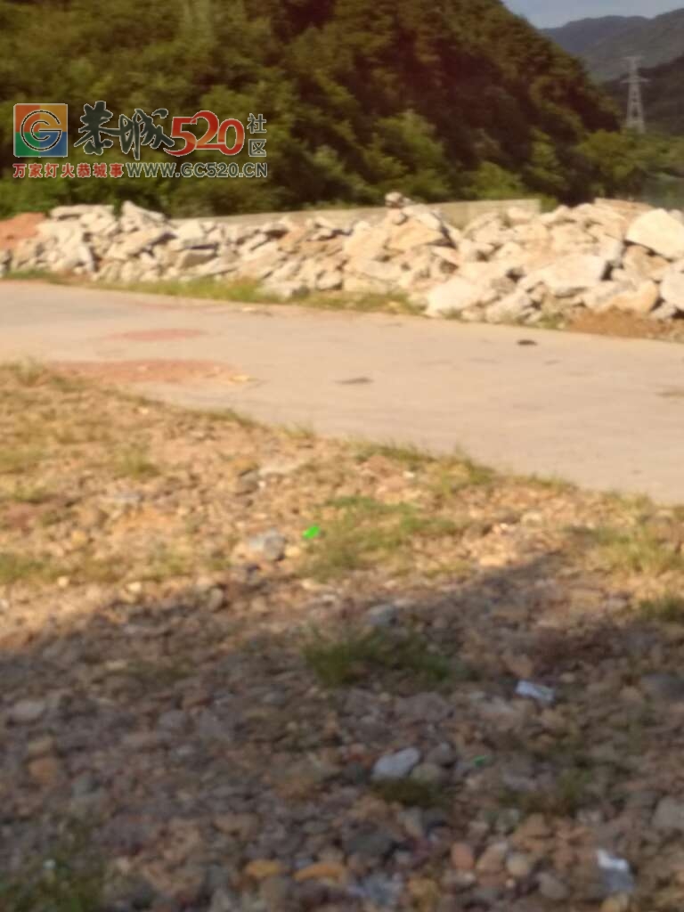 龙虎乡实乐村河边变建筑垃圾场了，希望有关部门能及时作出调查处理44 / 作者:歌声回荡 / 帖子ID:235551