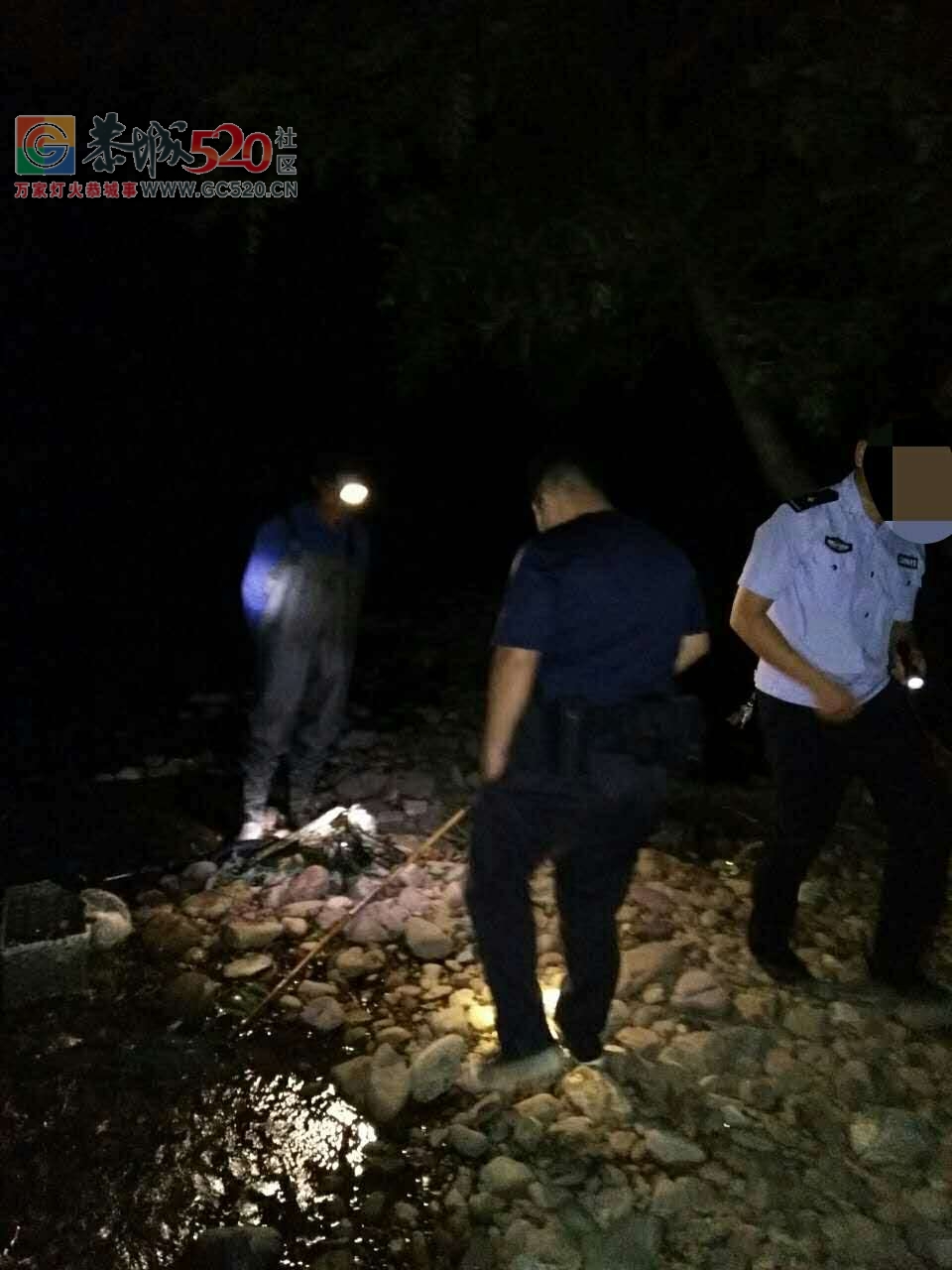 恭城栗木镇石头村又有人电鱼，村民下水阻拦还敢电人？真的是胆大！668 / 作者:恭城栗木人 / 帖子ID:235701