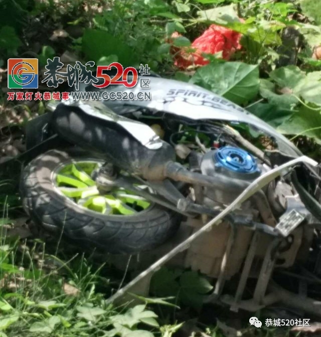 恭城孟家路口一江永班为避让“打屁虫”发生车祸，“打屁虫”司机重伤260 / 作者:社区小编 / 帖子ID:235702