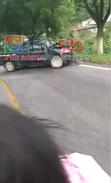 恭城定岗凹路段发生车祸，雨天路滑，行车注意安全475 / 作者:糕富帅 / 帖子ID:235751