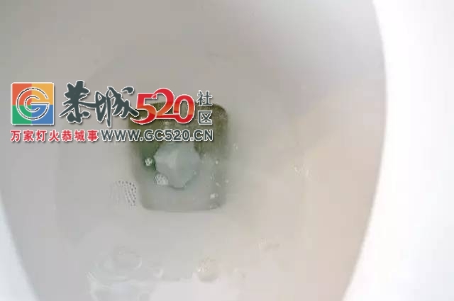 马桶水箱里放这个 再也不用刷马桶了！还省下大笔水费993 / 作者:花开似花落、 / 帖子ID:235938