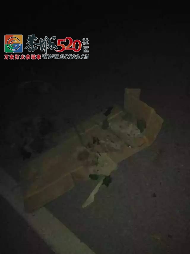 【恭城身边事】 街边办事后路标未撤过路行人被绊倒| 修路本是好事却灰尘满天飞917 / 作者:社区小编 / 帖子ID:236045