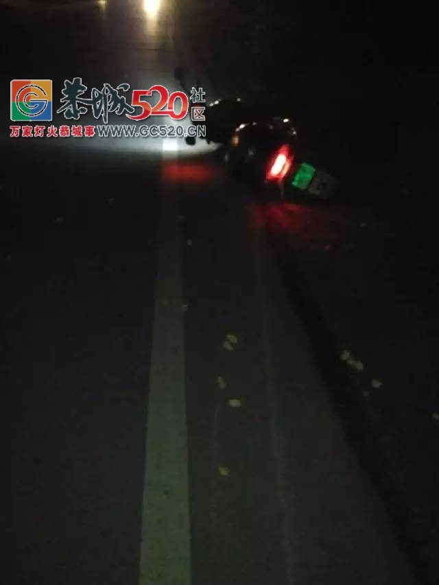 【恭城身边事】 街边办事后路标未撤过路行人被绊倒| 修路本是好事却灰尘满天飞962 / 作者:社区小编 / 帖子ID:236045